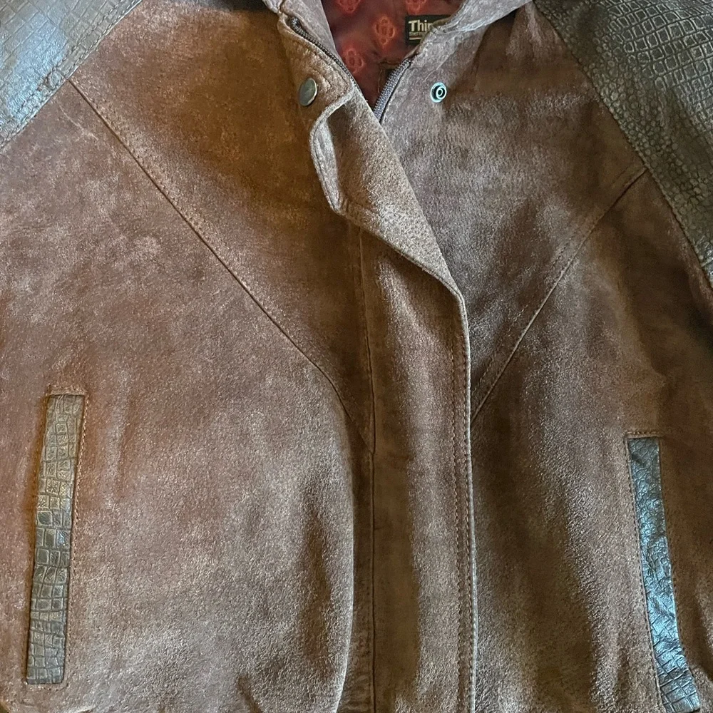 Bermans Woman’s Vintage Bomber Style Leather Jacket in great vintage condition - Picture 8 of 11